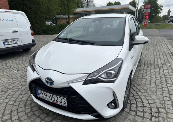 Toyota Yaris cena 55800 przebieg: 36123, rok produkcji 2018 z Krotoszyn małe 106